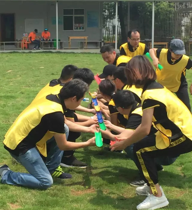 “向梦想出发” 利来w66销售团建活动完善绽放